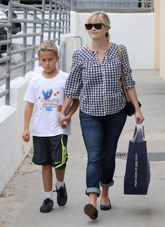 Reese Witherspoon po porodzie nie wygląda na gwiazdę (FOTO)