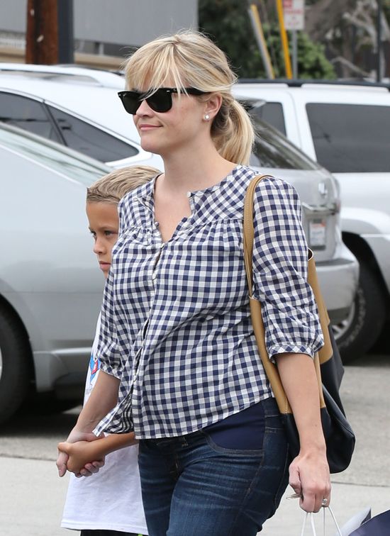 Reese Witherspoon po porodzie nie wygląda na gwiazdę (FOTO)