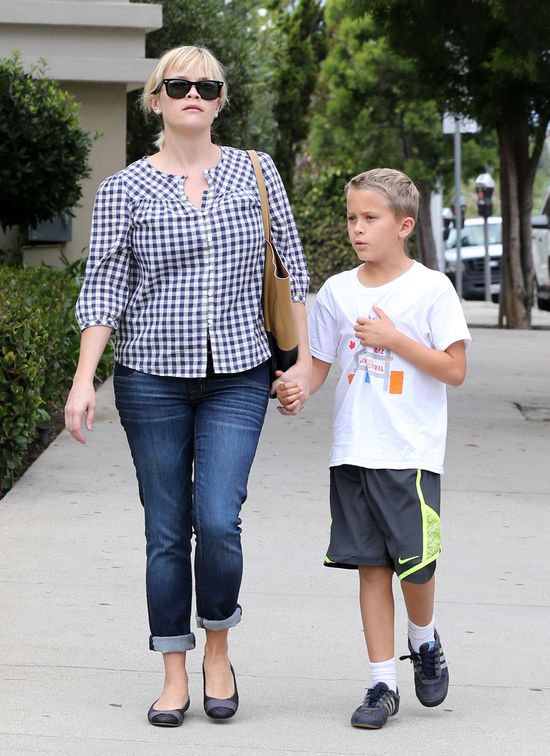 Reese Witherspoon po porodzie nie wygląda na gwiazdę (FOTO)