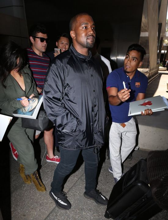 Jak Kanye West traktuje swoich fanów? Wystarczy popatrzeć na TE zdjęcia Jak Kanye West traktuje swoich fanów? Wystarczy popatrzeć na TE zdjęcia