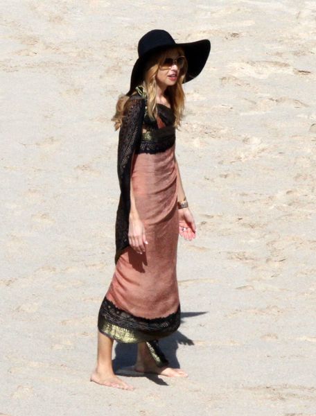 Rachel Zoe wstydzi się pokazywać ciało na plaży? (FOTO)