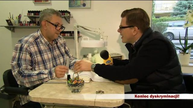 Filip Chajzer tańczy na rurze