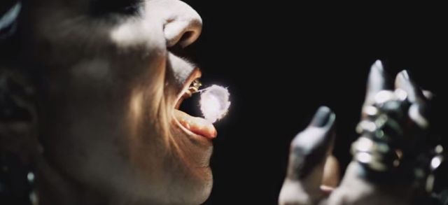 FKA Twigs szokuje w nowym video (VIDEO)