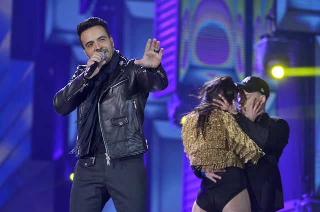 Afera? Internauci sugerują, że Luis Fonsi śpiewał z playbacku Afera? Internauci sugerują, że Luis Fonsi śpiewał z playbacku