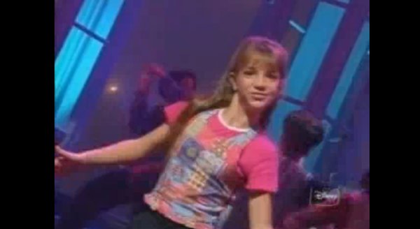 Nastoletnia Britney i Justin bawią publiczność (VIDEO)