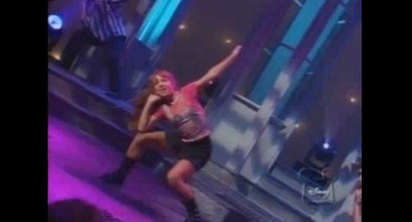 Nastoletnia Britney i Justin bawią publiczność (VIDEO)