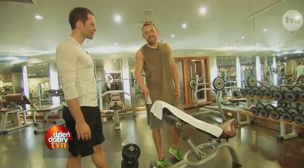 Dawid Woliński wyciska siódme poty na siłowni (VIDEO)