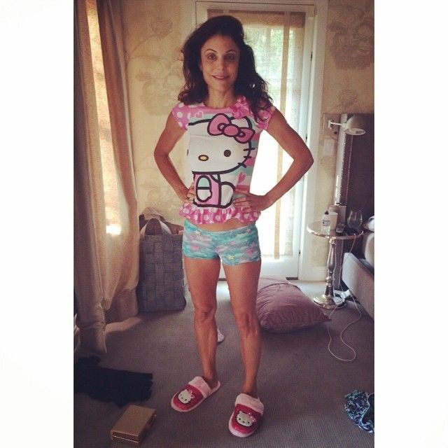 Robi sobie zdjęcia w piżamie czteroletniej córki (FOTO)