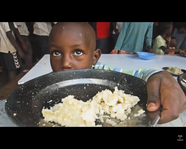 Louis Cole zrobił zdjęcie grupce afrykańskich dzieci (Inst)