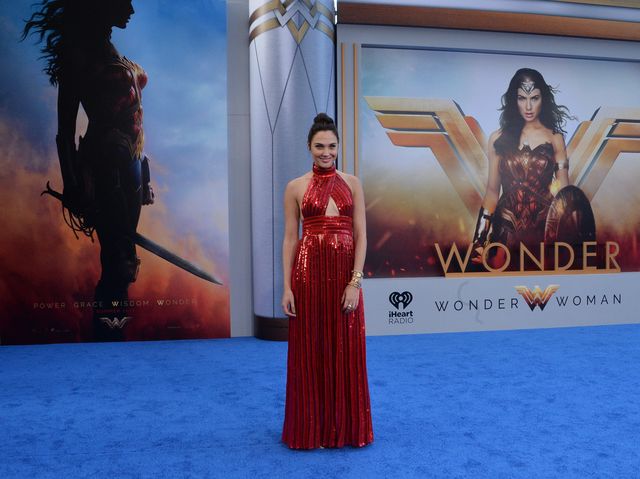 Jeden szczegół ze stylizacji Gal Gadot wywołał wielkie oburzenie Jeden szczegół ze stylizacji Gal Gadot wywołał wielkie oburzenie