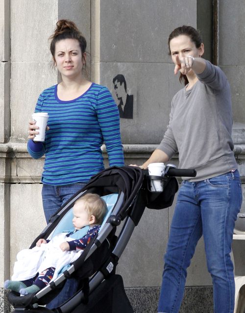 Ben Affleck sam zajmuje się córkami (FOTO)