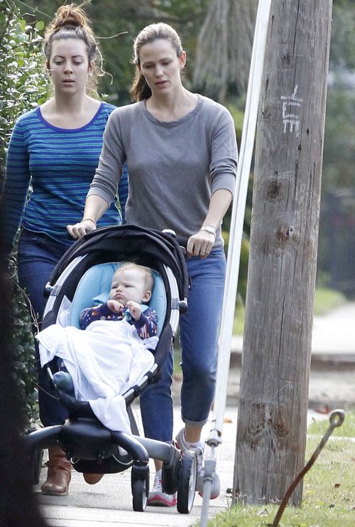 Ben Affleck sam zajmuje się córkami (FOTO)