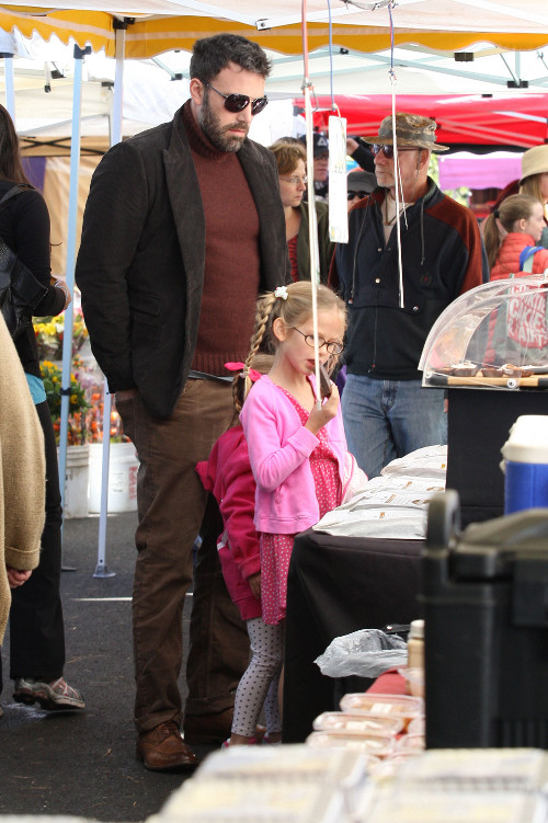 Ben Affleck oraz Jack Osbourne z rodzinami na bazarze (FOTO)