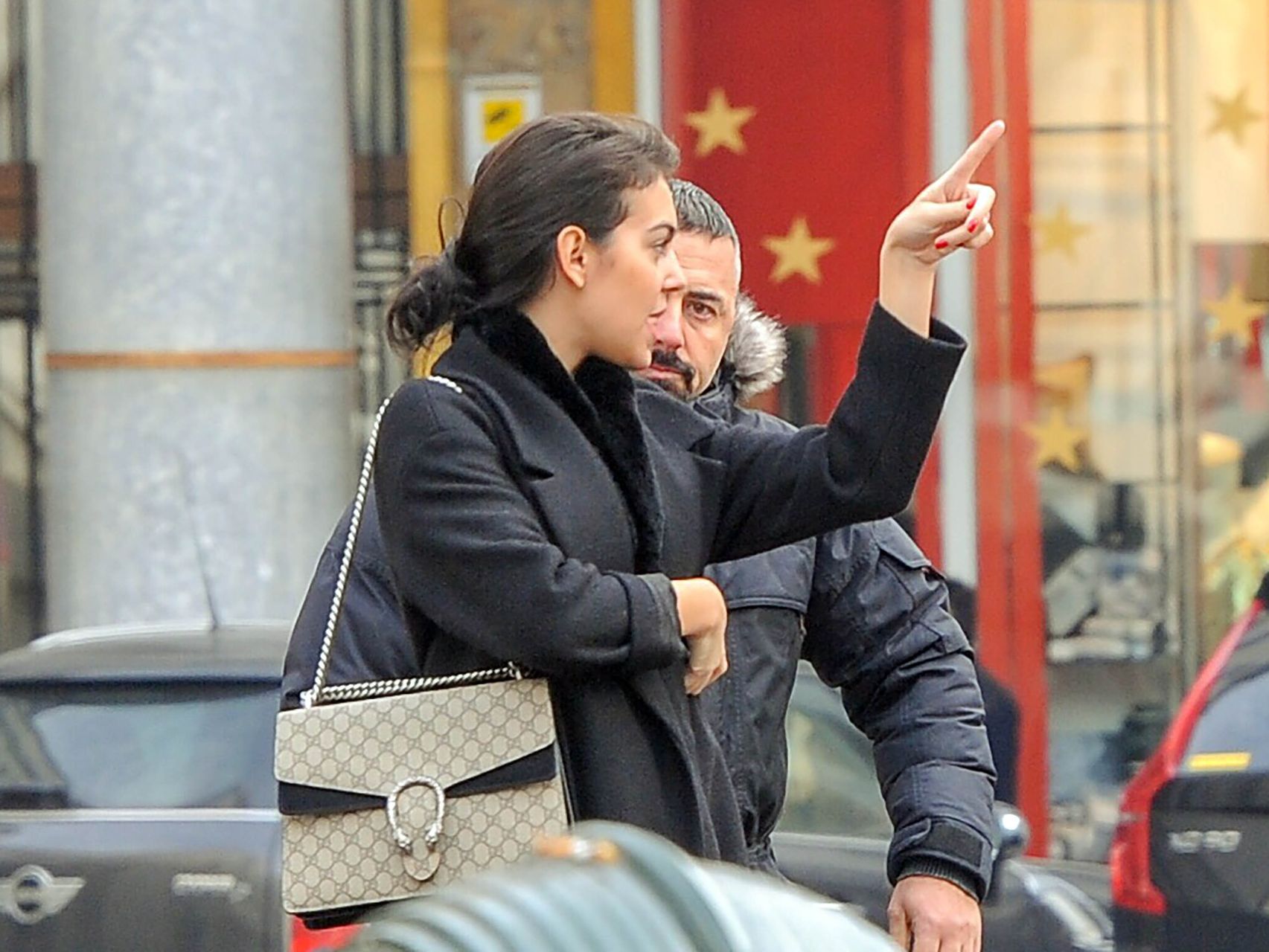 Dziewczyna Cristiano Ronaldo rozczochrana i bez makijażu kupuje bieliznę ZDJĘCIA Dziewczyna Cristiano Ronaldo rozczochrana i bez makijażu kupuje bieliznę ZDJĘCIA