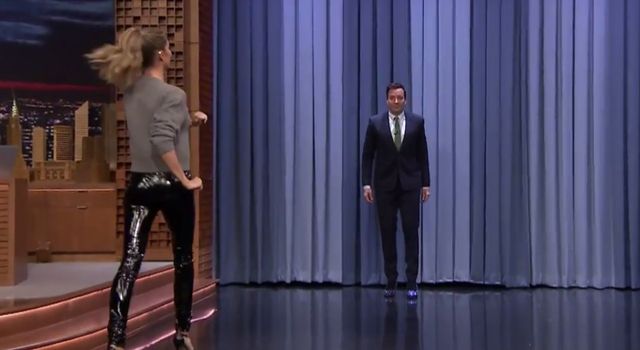 Kendall Jenner będzie WŚCIEKŁA! Fallon chodzi po wybiegu lepiej od niej!