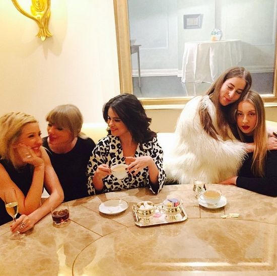 Siostry Haim imprezują z Gomez, Swift i Goulding (FOTO) Siostry Haim imprezują z Gomez, Swift i Goulding (FOTO)