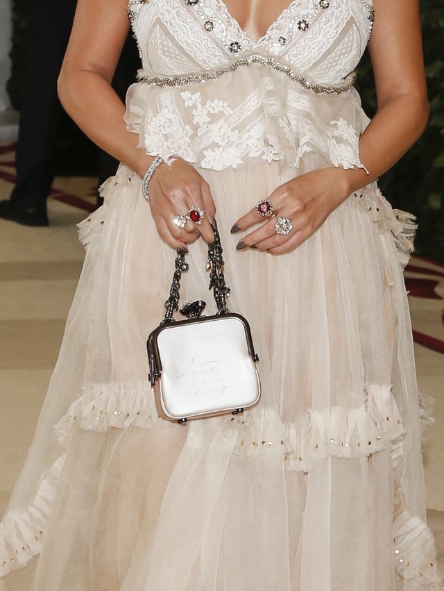 ZJAWISKOWE kreacje na Met Gali 2018: Kardashianki, Rihanna jak papież...