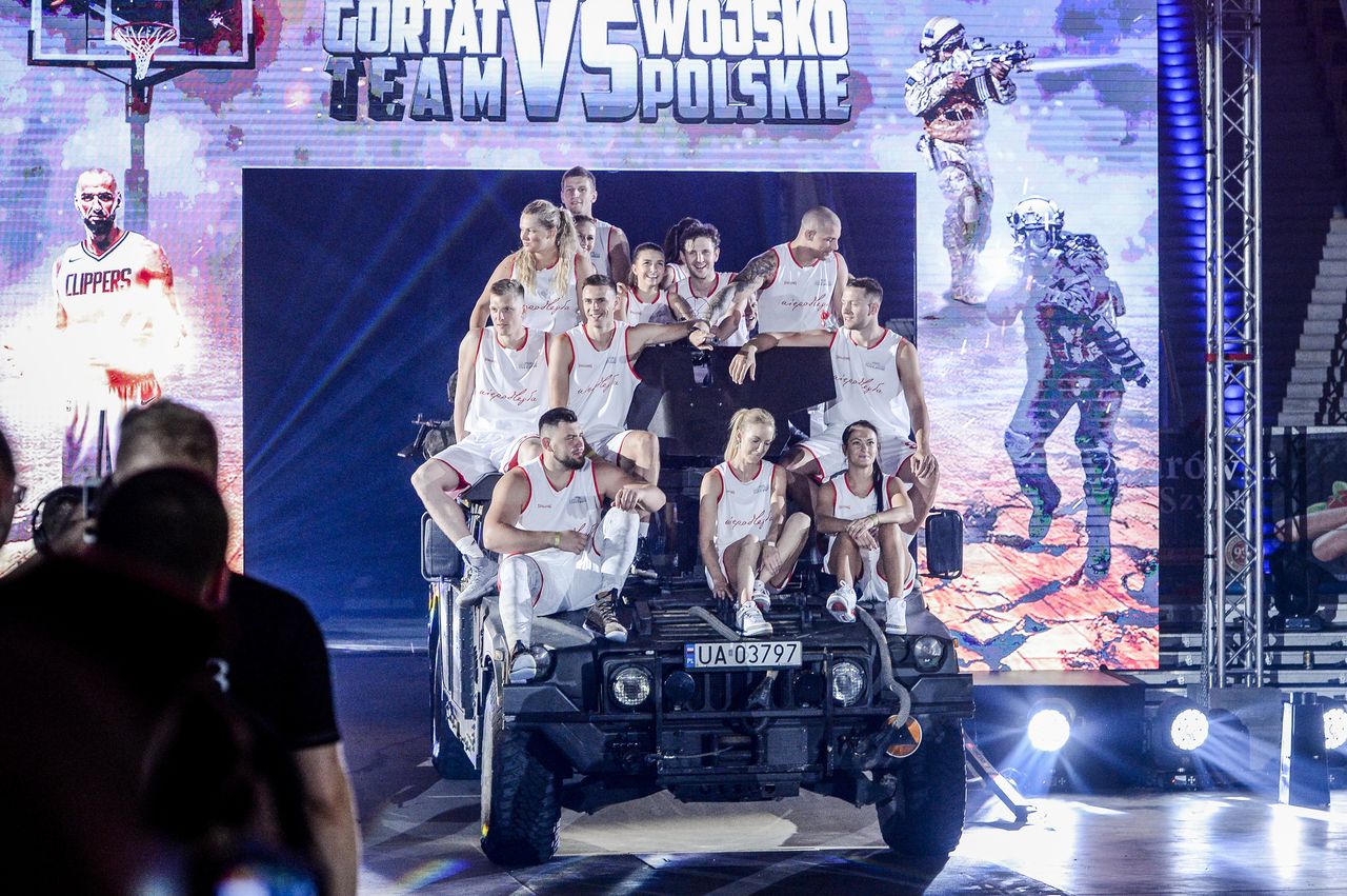 Julia Wieniawa, siostry Radwańskie i Joanna Liszowska zagrały z Gortatem (ZDJĘCI Julia Wieniawa, siostry Radwańskie i Joanna Liszowska zagrały z Gortatem (ZDJĘCI