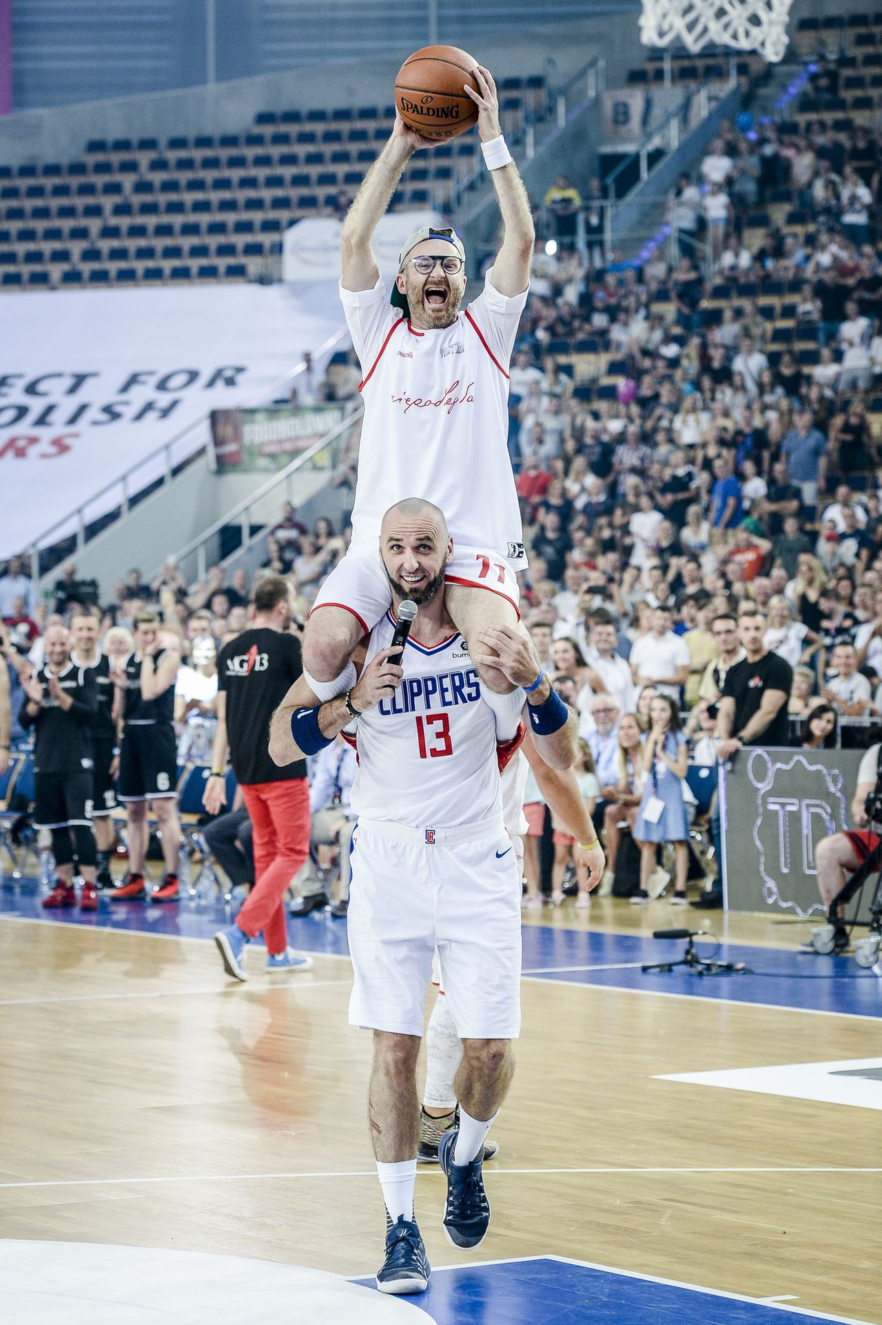 Julia Wieniawa, siostry Radwańskie i Joanna Liszowska zagrały z Gortatem (ZDJĘCI Julia Wieniawa, siostry Radwańskie i Joanna Liszowska zagrały z Gortatem (ZDJĘCI
