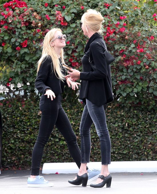 Przesuń się, Dakoto Johnson, pora na twoją siostrę Przesuń się, Dakoto Johnson, pora na twoją siostrę