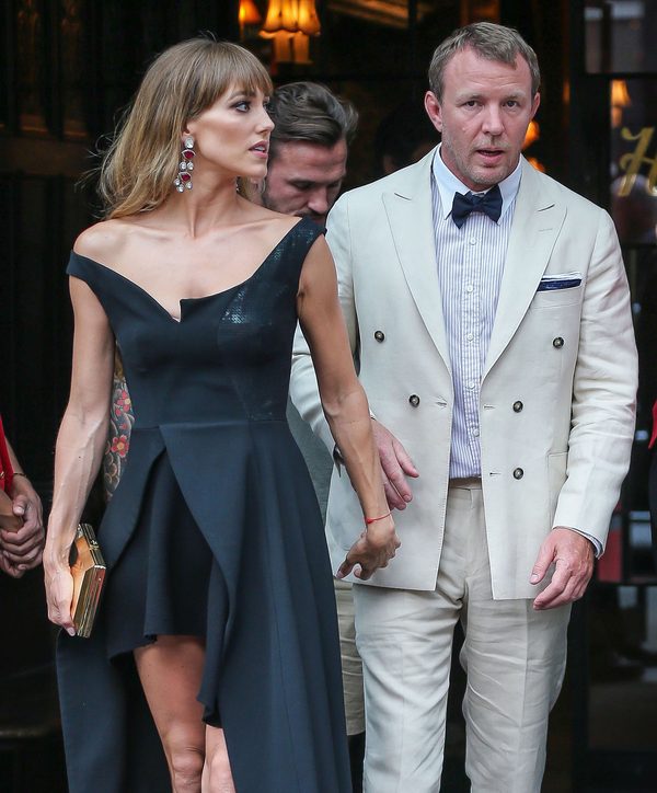 Świeżo upieczona żona Guy'a Ritchiego uwodzi na premierze