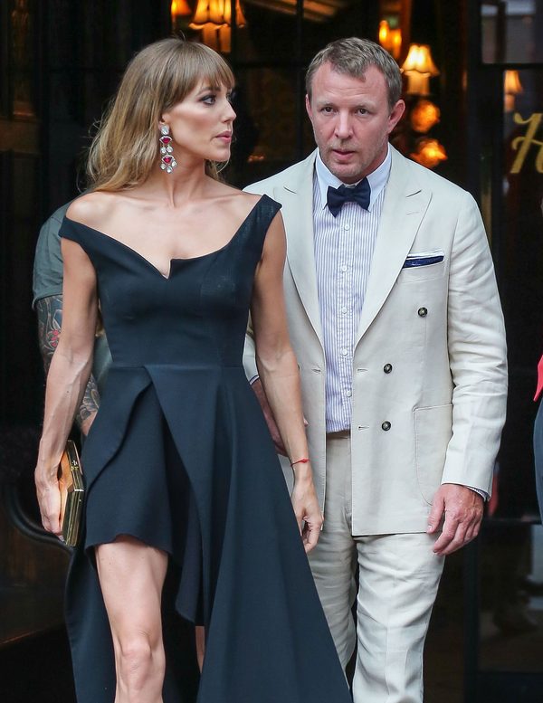 Świeżo upieczona żona Guy'a Ritchiego uwodzi na premierze