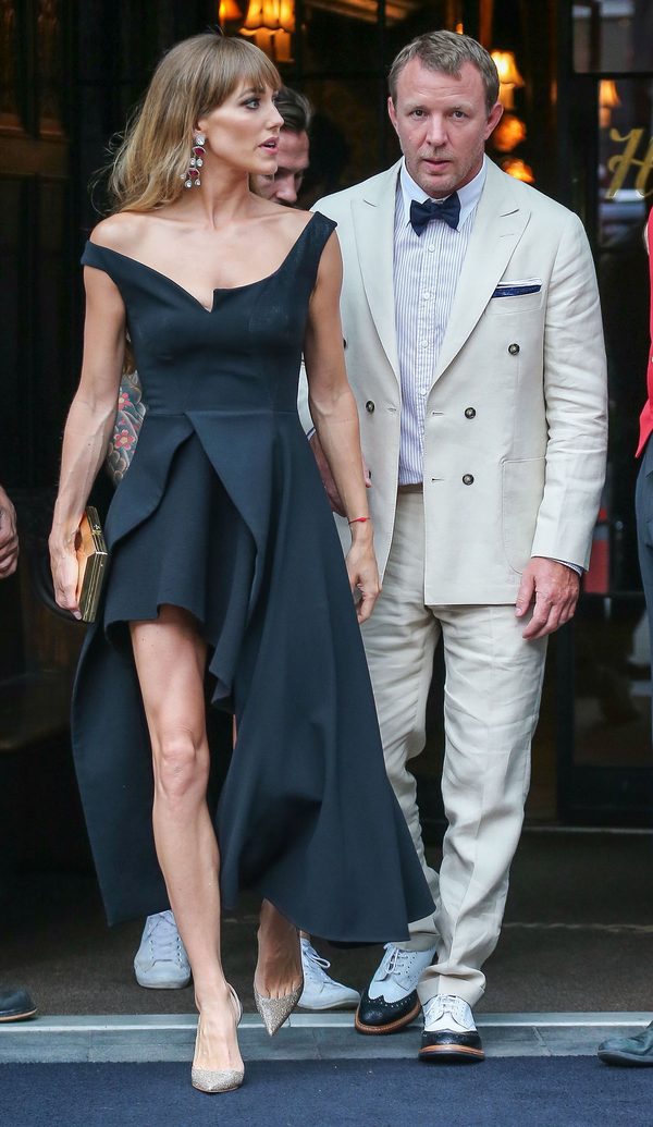 Świeżo upieczona żona Guy'a Ritchiego uwodzi na premierze