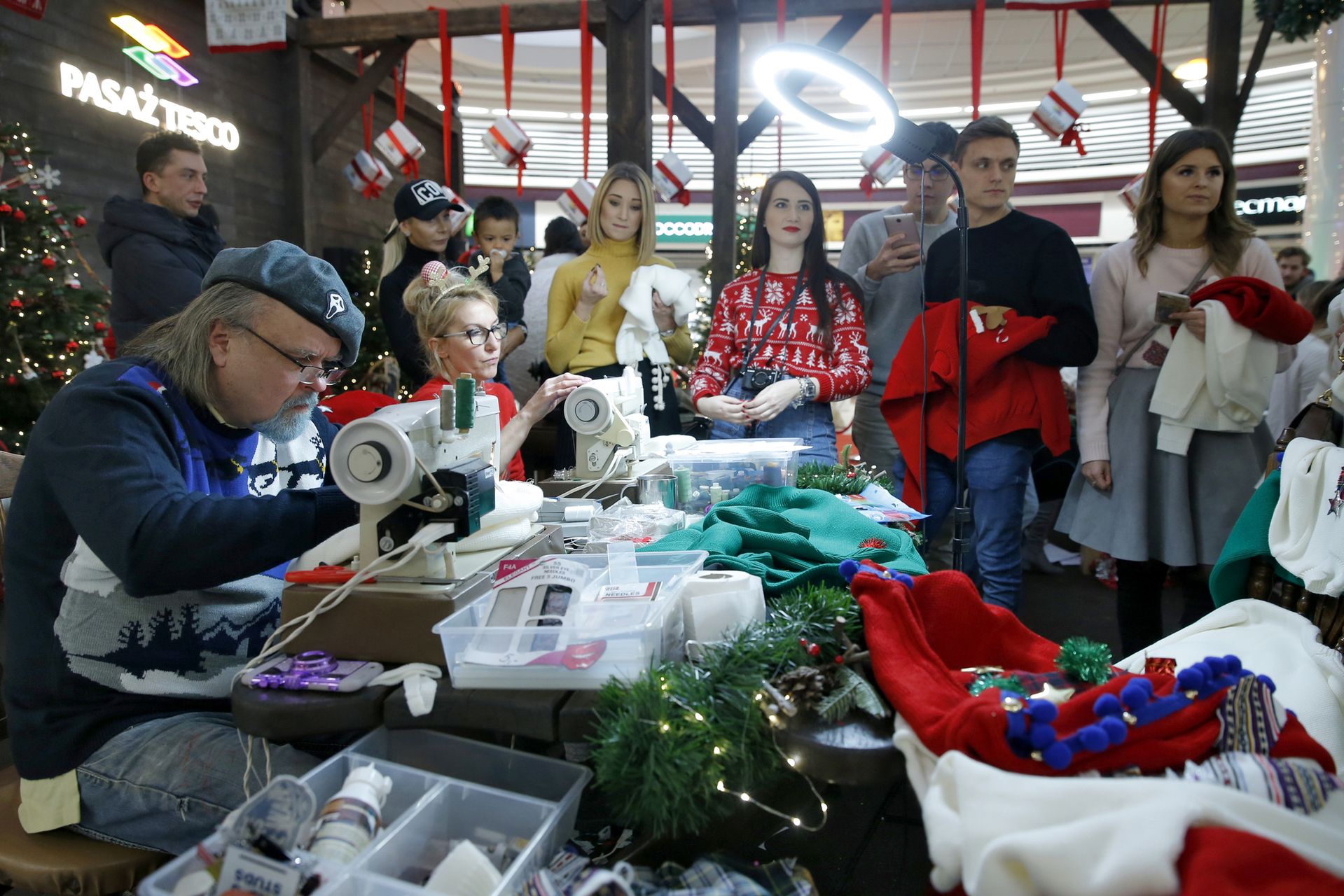 Gwiazdy w świątecznych stylizacjach - Rozenek, Halejcio, Jabłczyńska (ZDJĘCIA)