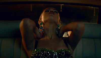 Selena Gomez pokazuje nogi (FOTO)