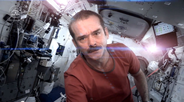 Na pożegnanie kosmosu zaśpiewał Space Oddity (VIDEO)