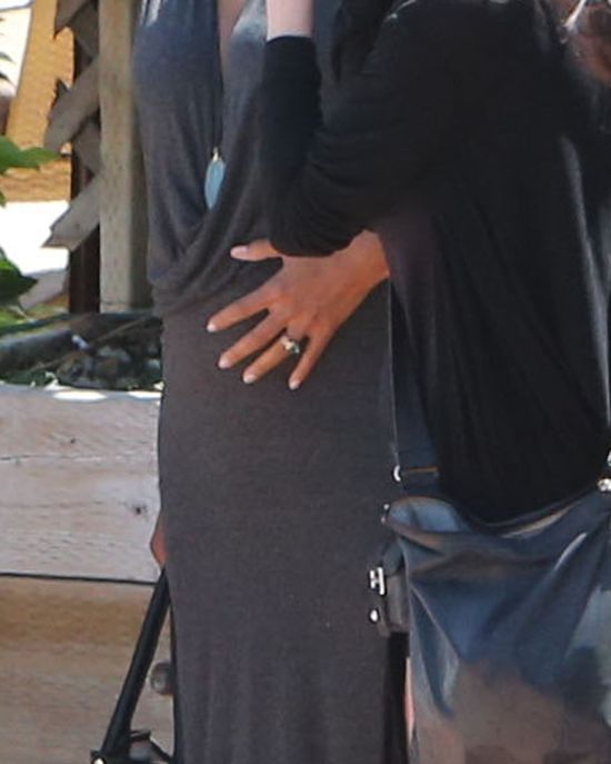 Ciężarna Halle Berry promienieje (FOTO)