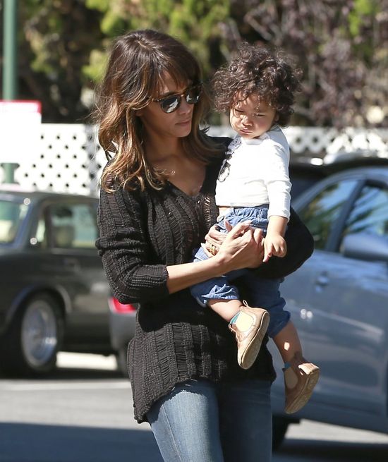 Synek Halle Berry wyrasta na słodziaka (FOTO)