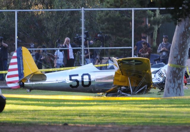 Piloci zachwyceni awaryjnym lądowaniem Harrison Forda