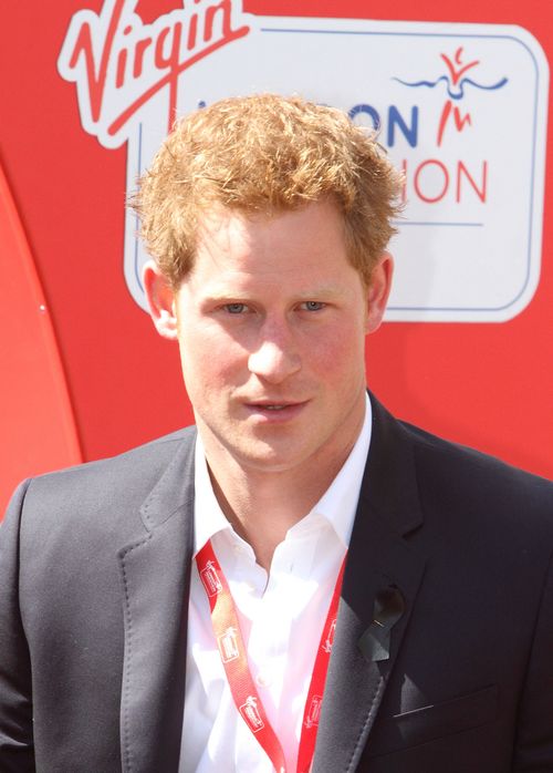 Męski książę Harry wspomina historię z gołym tyłkiem 