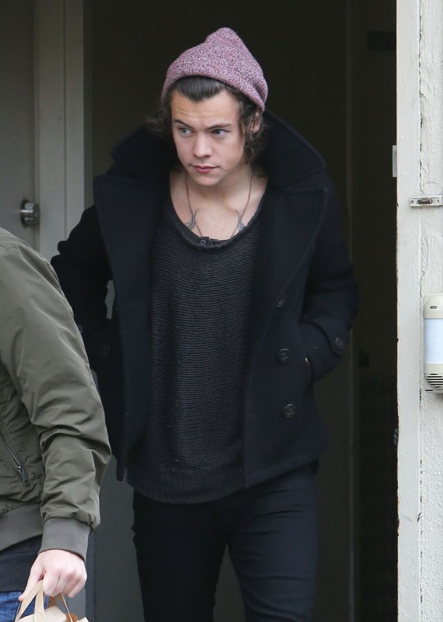 Ta dziewczyna wygląda jak Harry Styles w makijażu Instagram