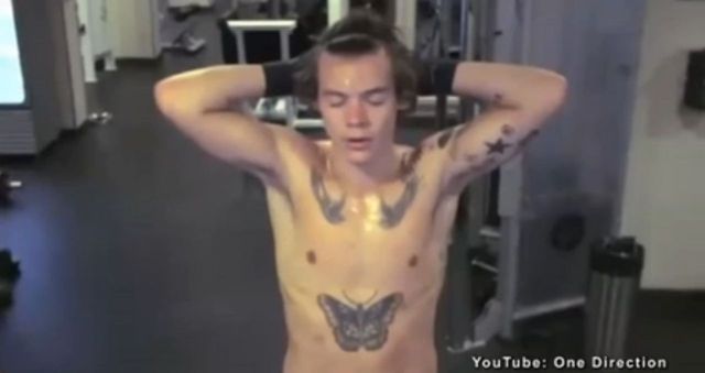 Harry Styles ostro pakuje na siłowni (VIDEO)