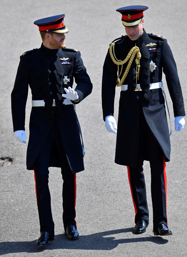 Książę Harry złamał ZASADY! O czym świadczy jego strój na ślubie? (ZDJĘCIA)