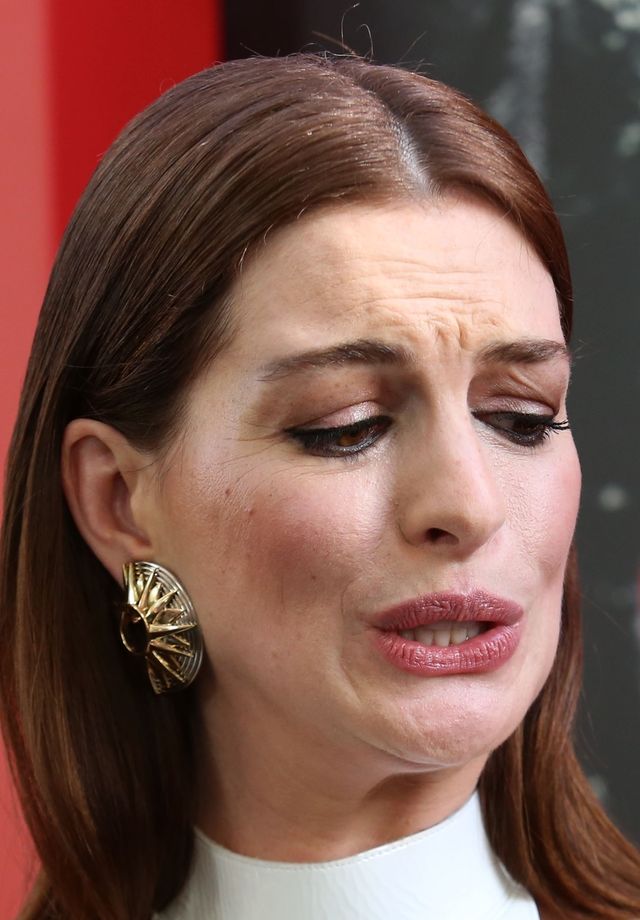 Ten moment, gdy Anne Hathaway wygląda, jakby chciała ukryć 9. miesiąc ciąży (ZDJ