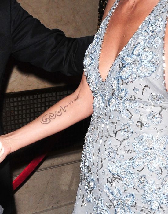 Heidi Klum usuwa tatuaż (FOTO)