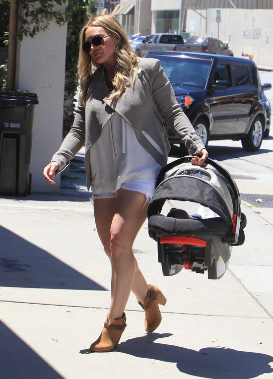 Może Hilary Duff nie powinna się odchudzać? (FOTO)