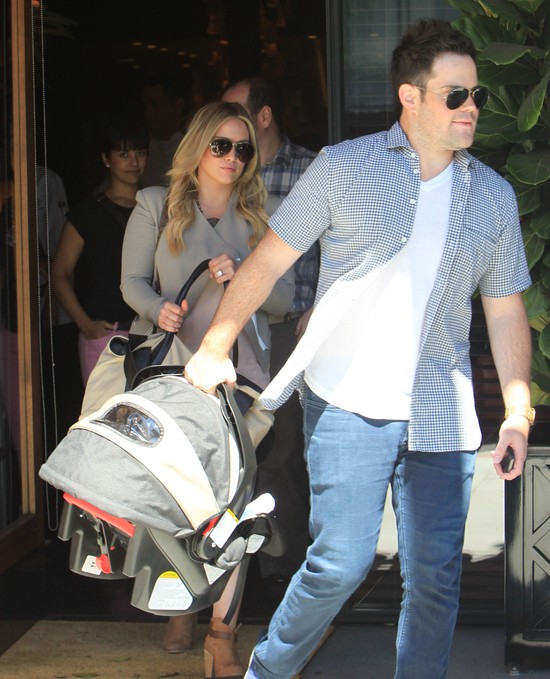 Może Hilary Duff nie powinna się odchudzać? (FOTO)