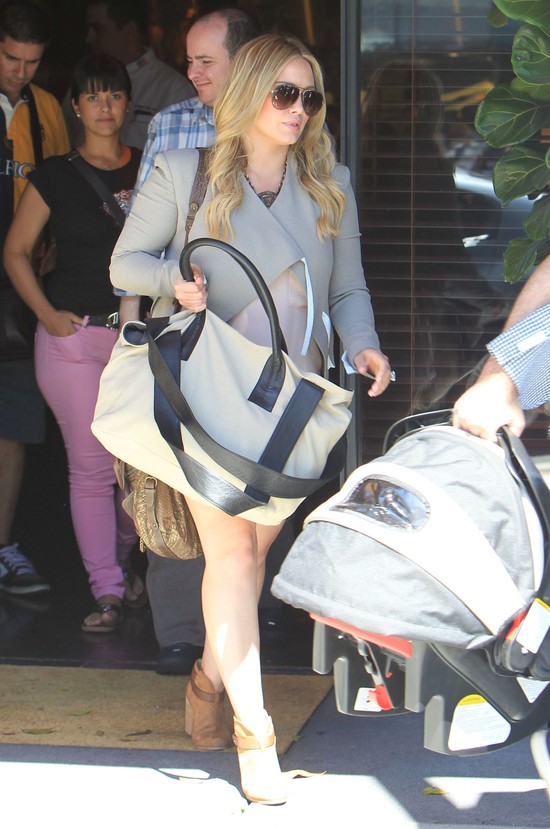 Może Hilary Duff nie powinna się odchudzać? (FOTO)