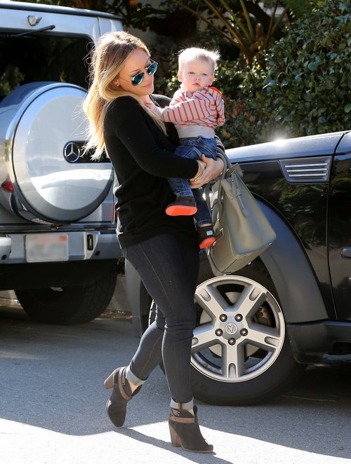 Co wyprawia Hilary Duff? (FOTO) Co wyprawia Hilary Duff? (FOTO)