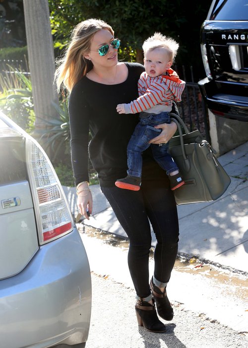Co wyprawia Hilary Duff? (FOTO) Co wyprawia Hilary Duff? (FOTO)