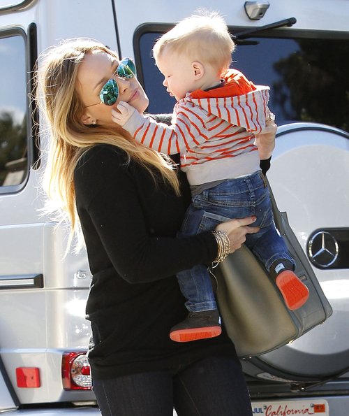 Co wyprawia Hilary Duff? (FOTO) Co wyprawia Hilary Duff? (FOTO)