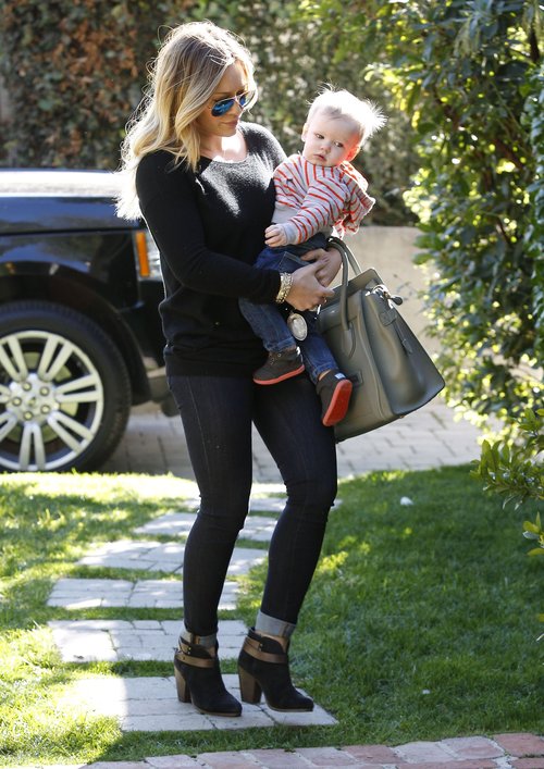 Co wyprawia Hilary Duff? (FOTO) Co wyprawia Hilary Duff? (FOTO)