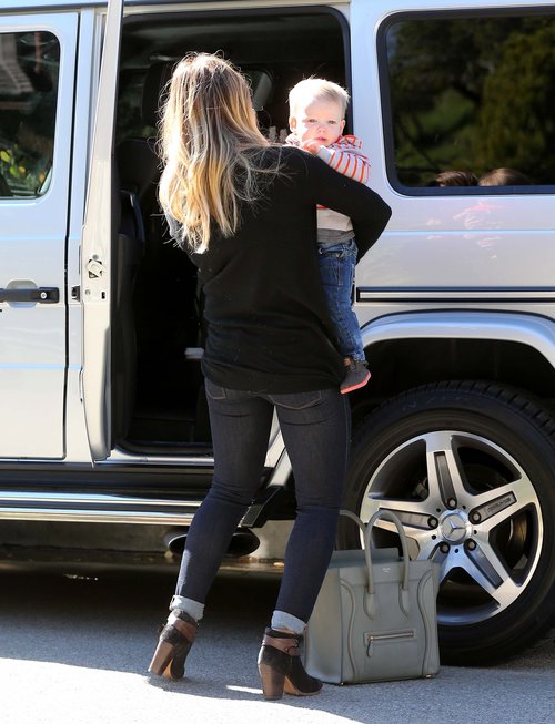 Co wyprawia Hilary Duff? (FOTO) Co wyprawia Hilary Duff? (FOTO)