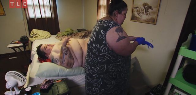 Rena jest otyłą kaleką, ale bez niej jej chłopak już by nie żył (VIDEO)