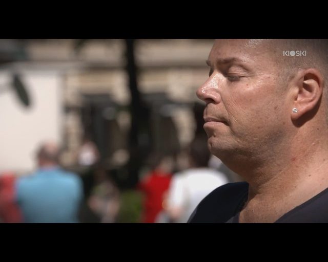 Napisał, że ma HIV. Poprosił, by go dotknąć [VIDEO]