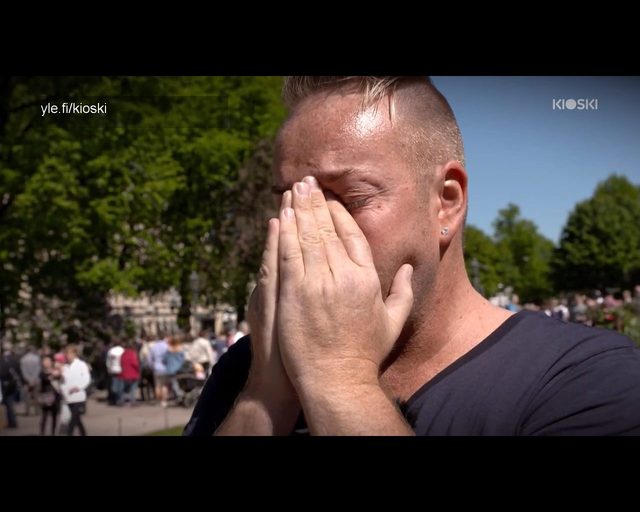 Napisał, że ma HIV. Poprosił, by go dotknąć [VIDEO]